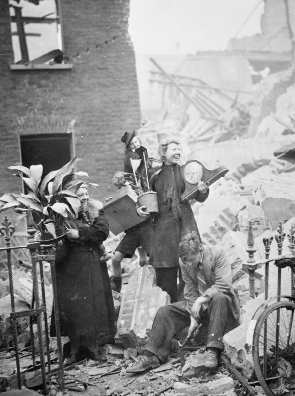 air-raid-damage-in-london-1940-hu36206-81956f (1)