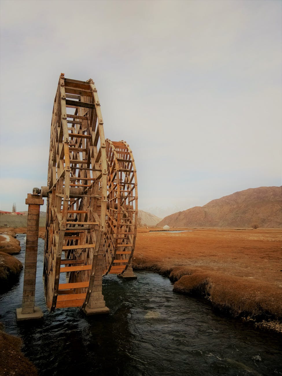 brown wooden wheel on river